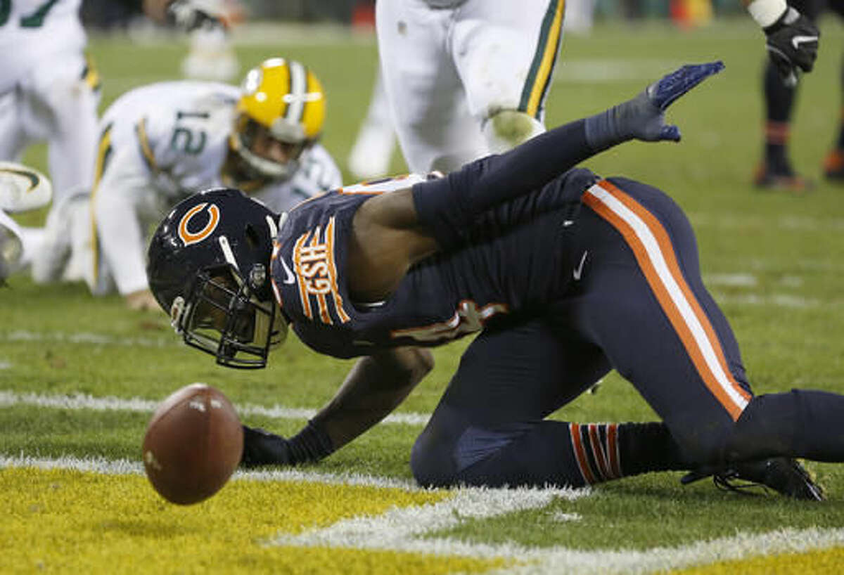 Chicago Bears outside linebacker Leonard Floyd (94) chases a fumble by Green Bay Packers quarterback Aaron Rodgers (12) for a touchdown during the second half of an NFL football game, Thursday, Oct. 20, 2016, in Green Bay, Wis. (AP Photo/Matt Ludtke)