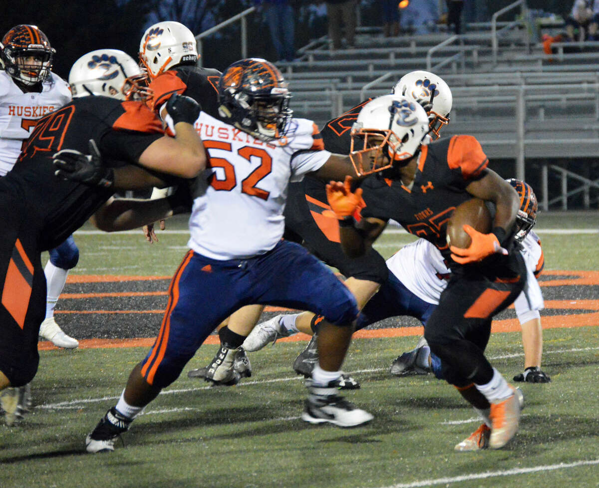 FOOTBALL: Edwardsville kicks its way past OPRF