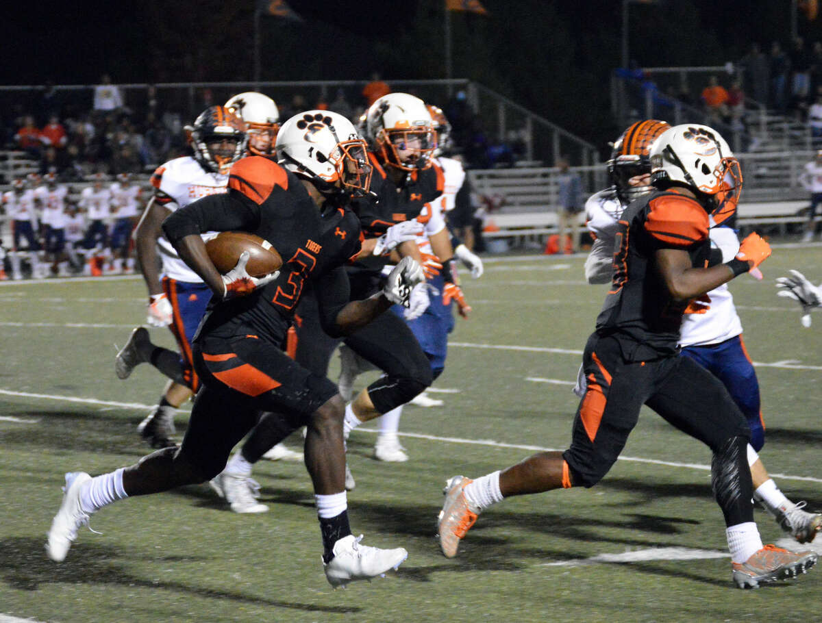 FOOTBALL: Edwardsville kicks its way past OPRF