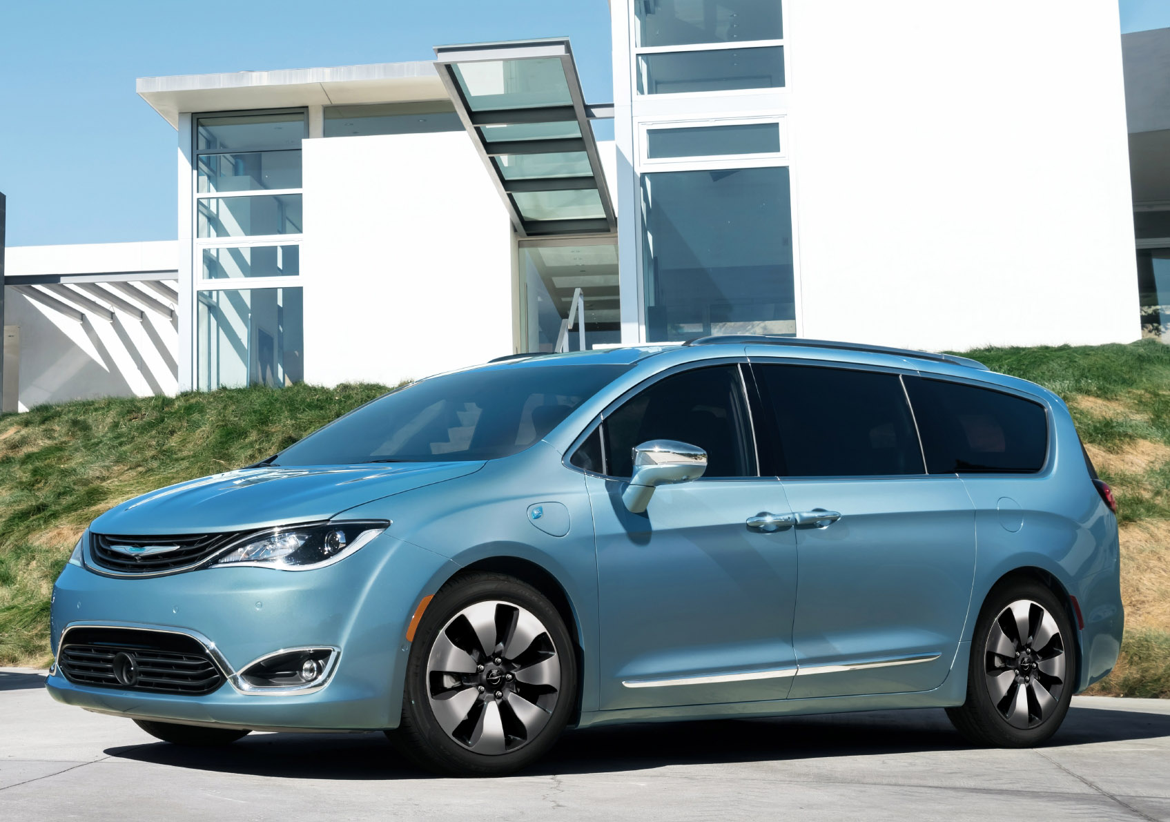 Chrysler S 2017 Pacifica Hybrid Minivan Can Go 30 Plus Miles On Chrysler S 2017 Pacifica Hybrid Minivan Can Go 30 Plus Miles On Battery