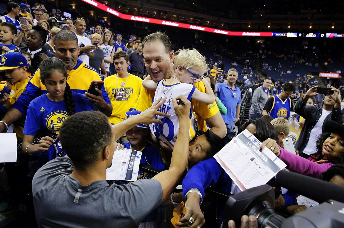 Stephen Curry passes Kobe Bryant for top-selling jersey in ...