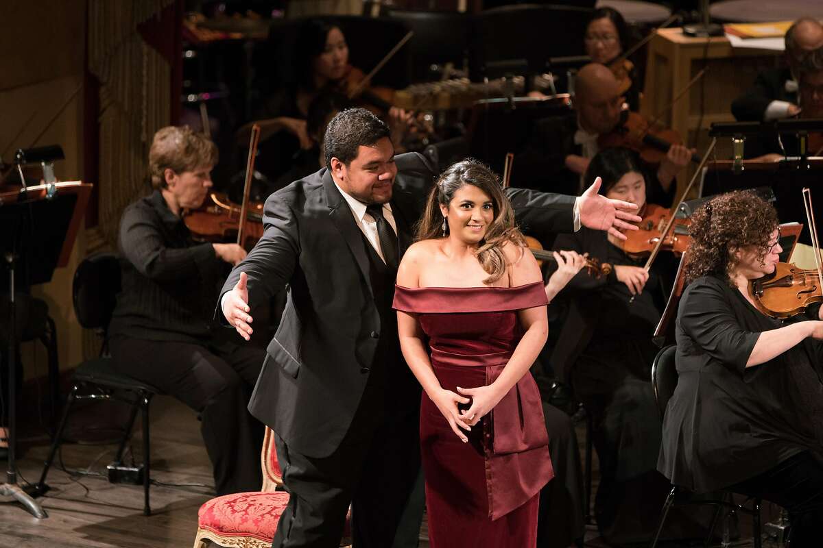 Pene Pati (l.) and Amina Edris sing a duet by Donizetti at the Adler Fellows Gala concert