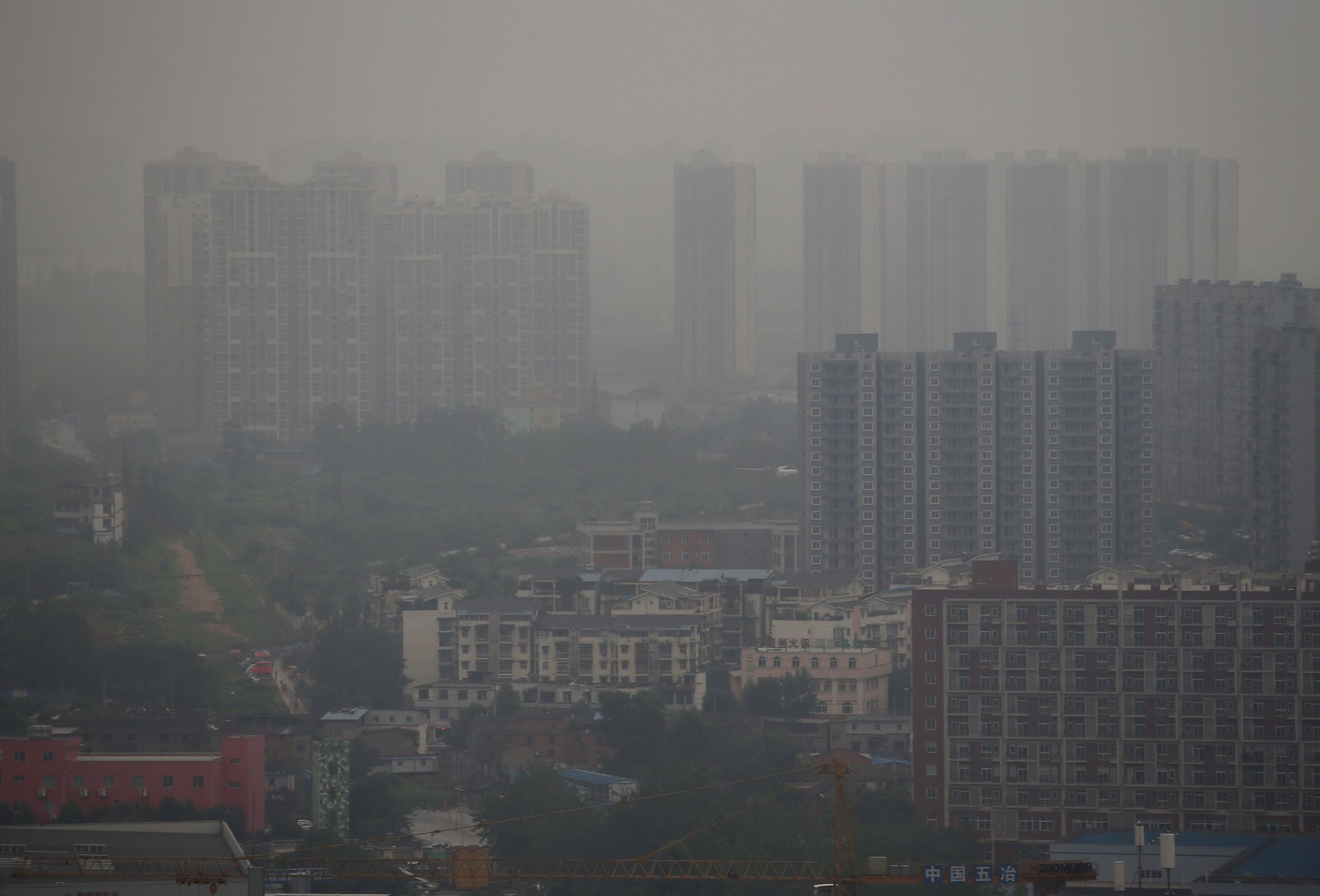 20 000 stranded as heavy smog grounds flights at Chengdu