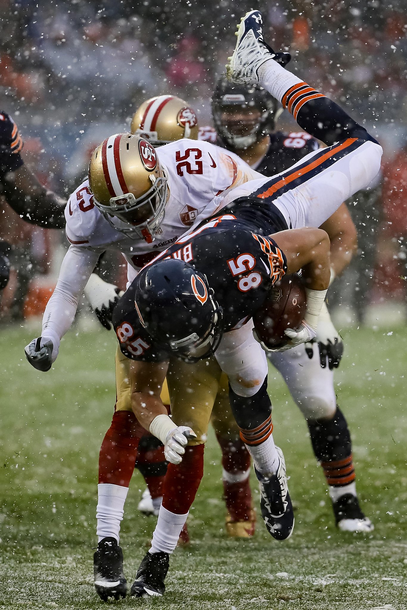 Kaepernick struggles as 49ers lose 26-6 to Chicago