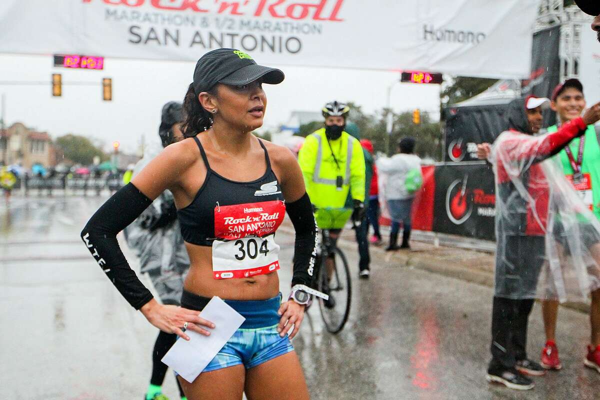 Thousands compete in soggy San Antonio Rock 'N' Roll Marathon