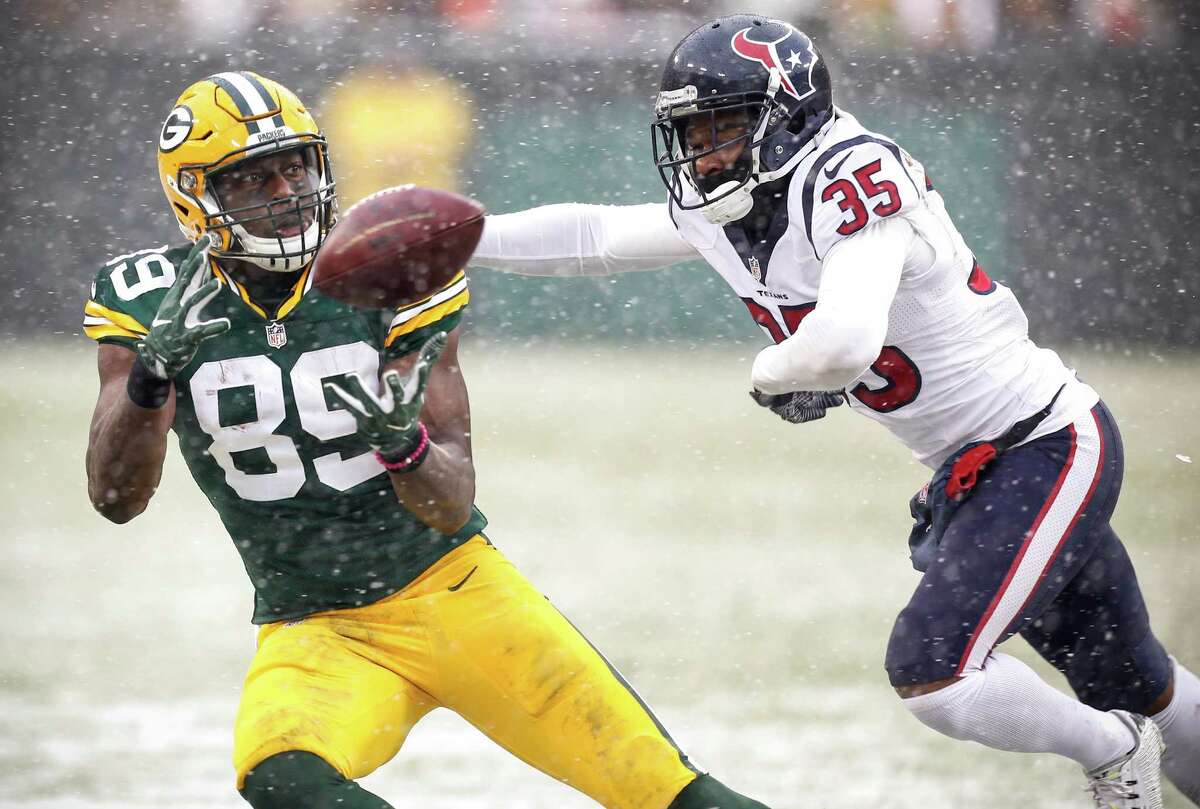 In snow, Texans falter to Packers 21-13, Sports