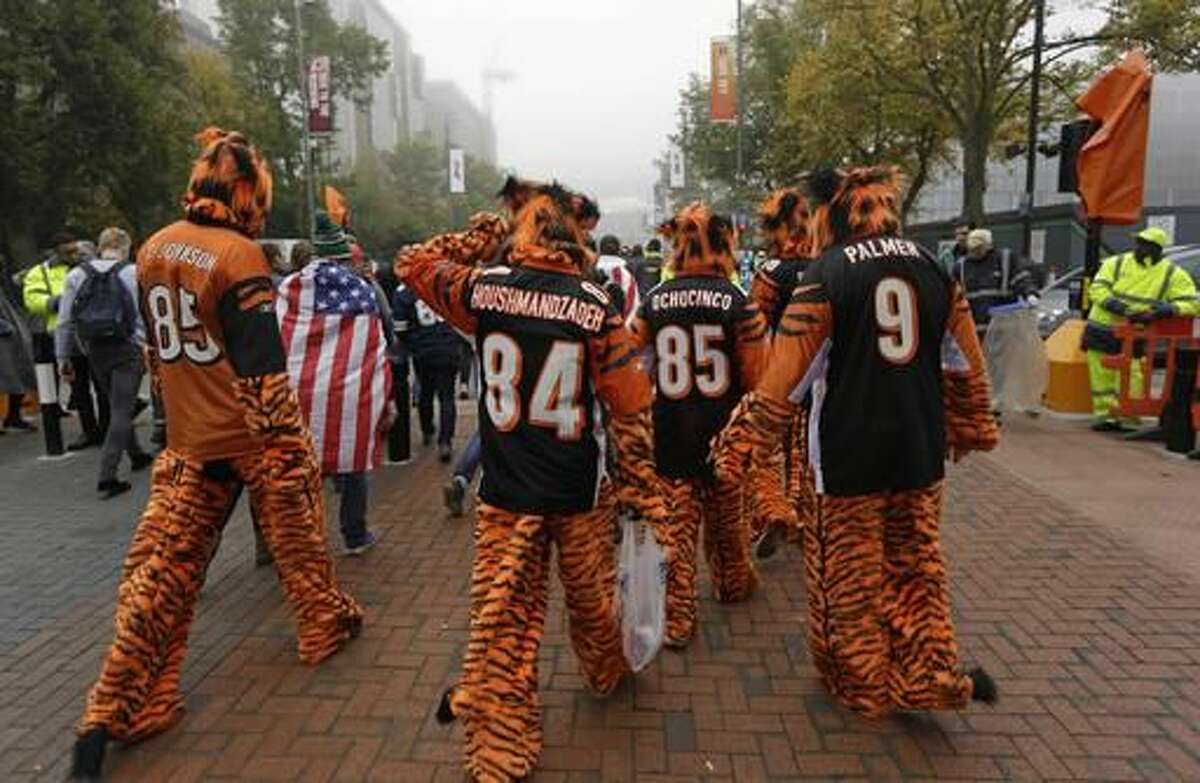 Photos: Browns dress up for Halloween before Bengals game