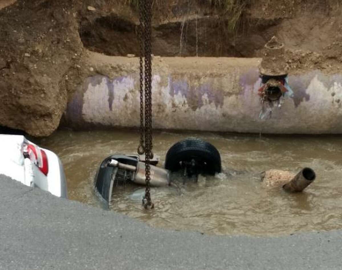 Sheriff's deputy dead after vehicle swallowed by sinkhole in San