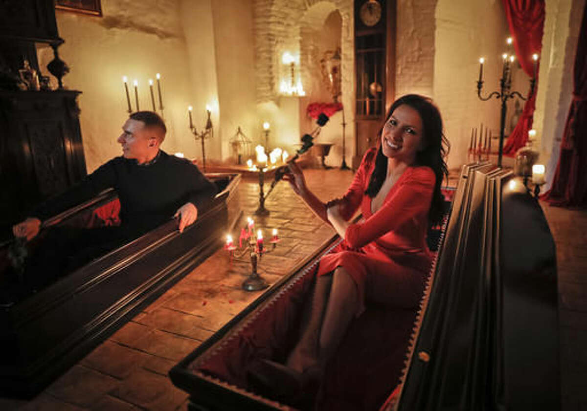 Romania 2 Canadians To Sleep In Coffins At Draculas Castle