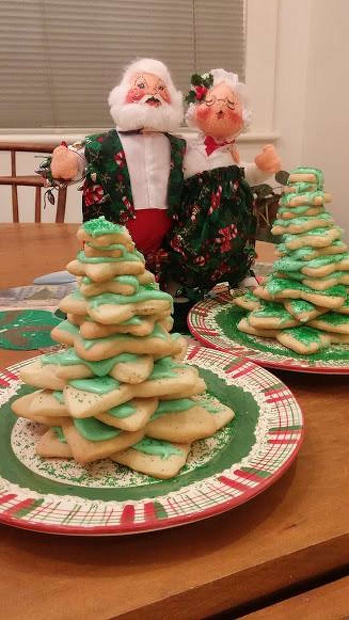 Frank Whitman explores the wonderful world of Christmas cookies. Here are some cookie Christmas trees.