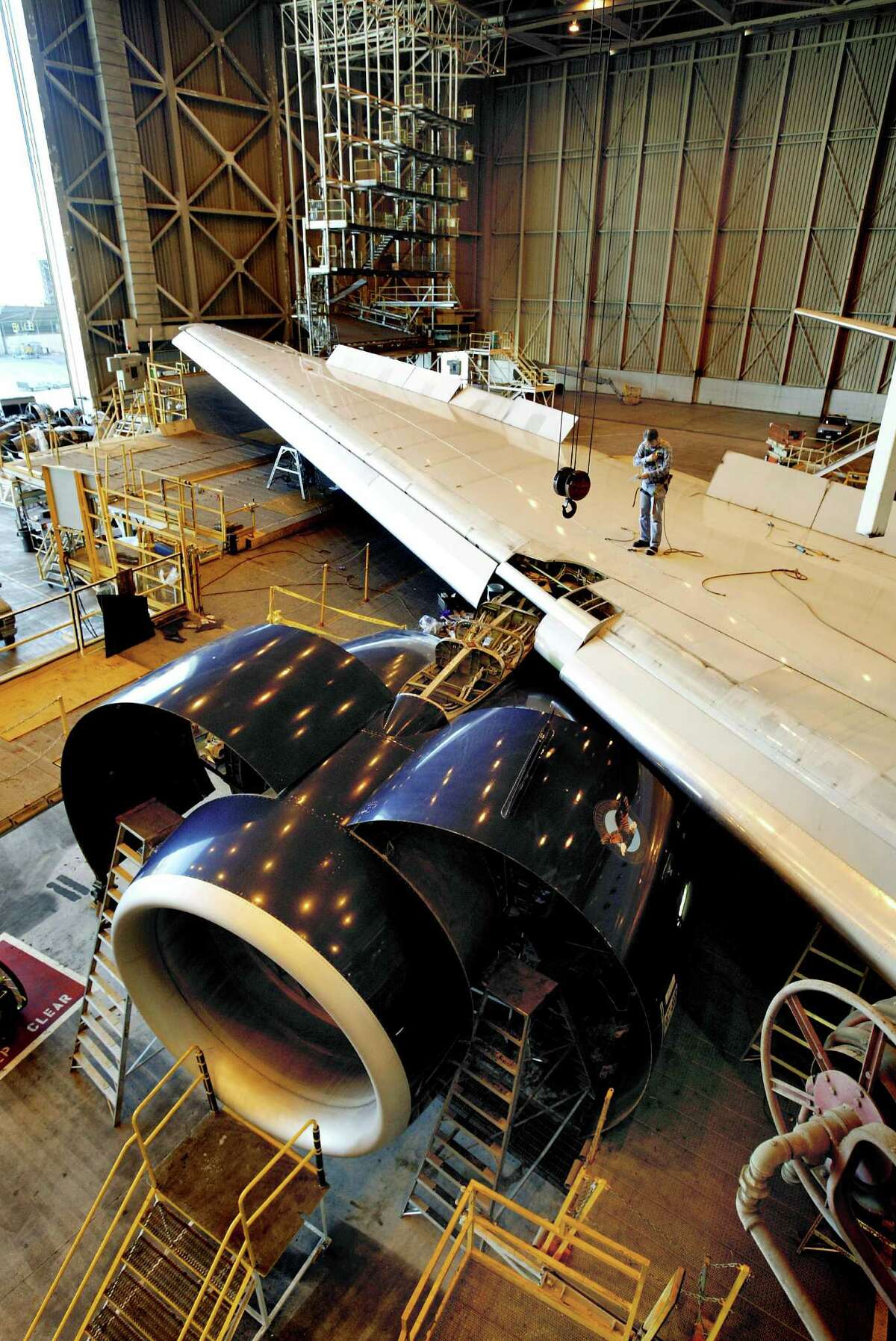 United mechanics approve new labor pact