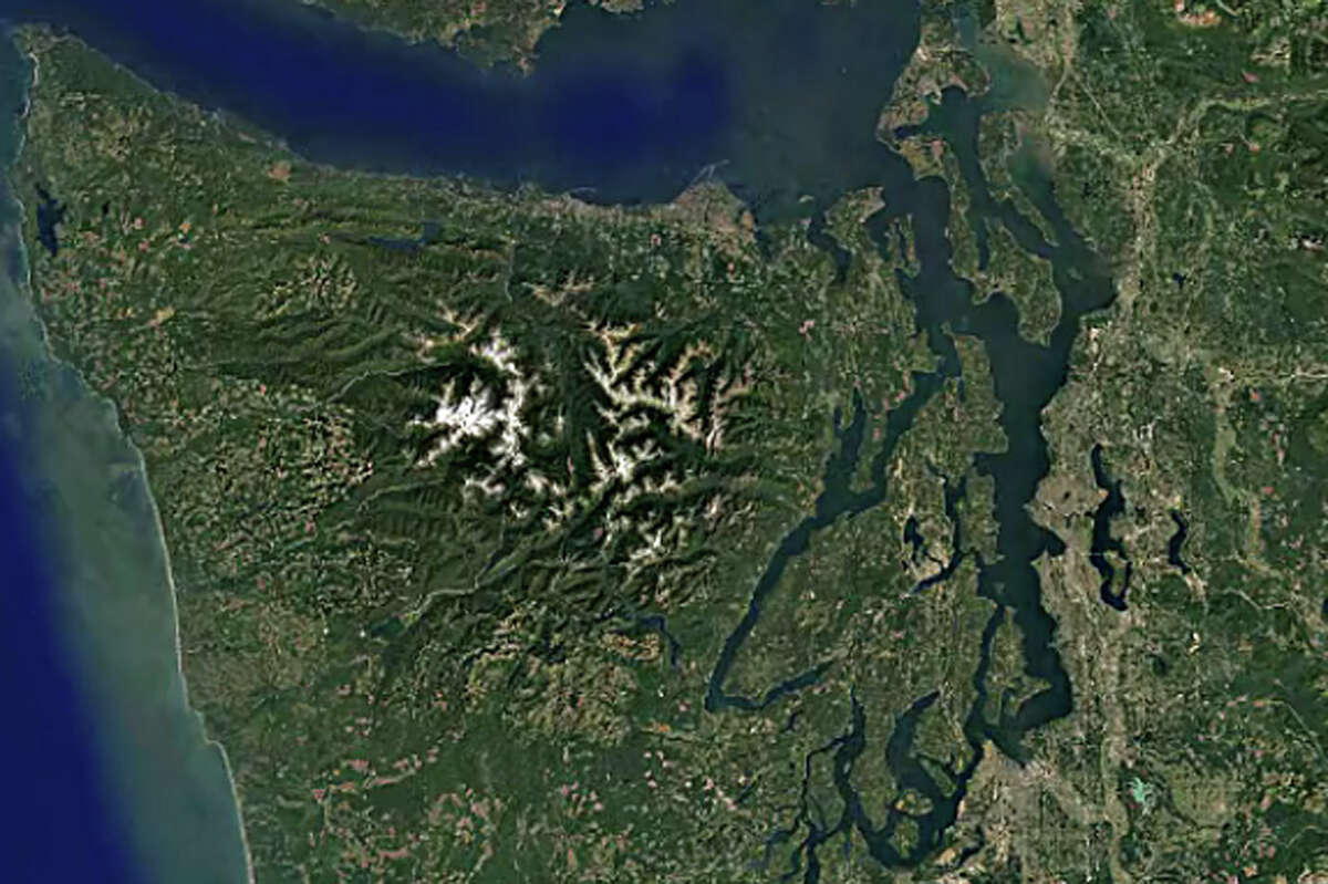 Check out Washington's largest cities and parks as they appeared 30 years ago and today, as pictured in satellite photos presented by Google Earth.