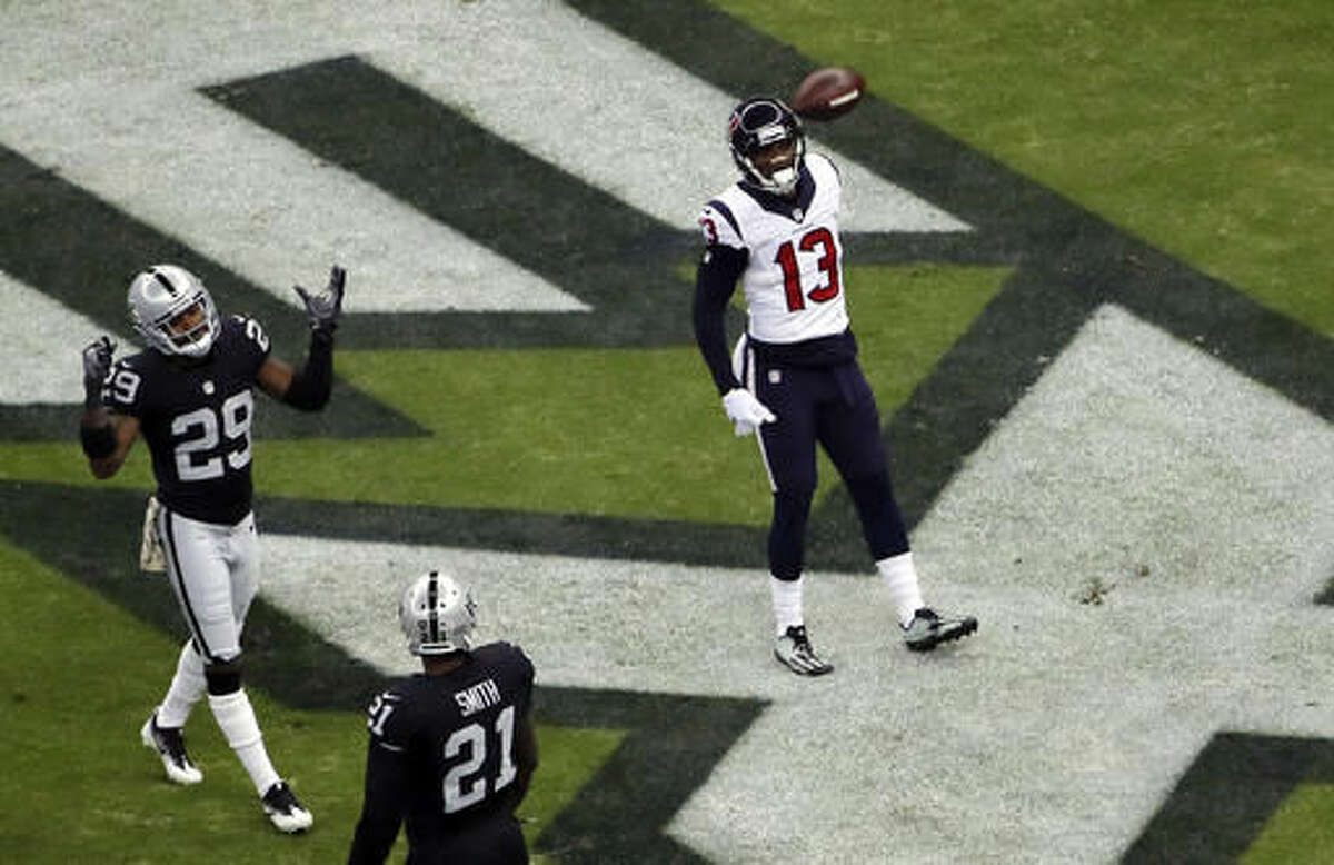 Raiders beat Texans 27-20 in Mexico City