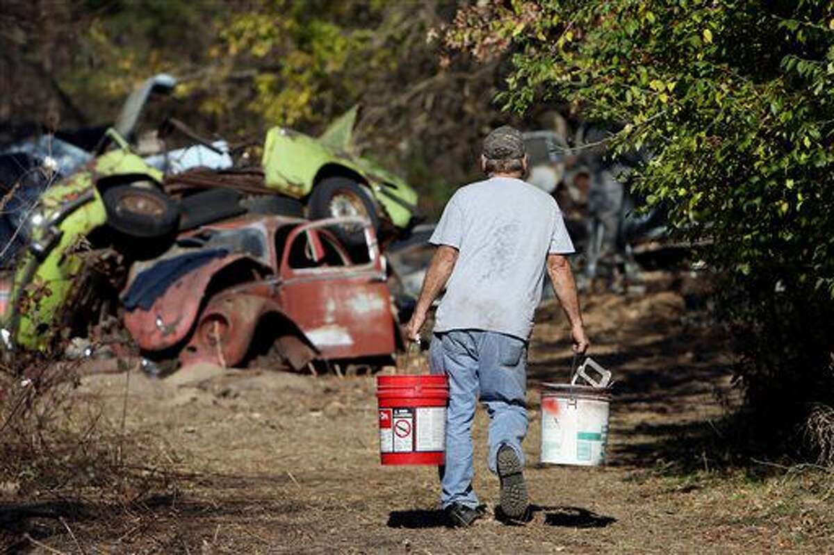 Scavenging at abandoned Iowa junkyard to end