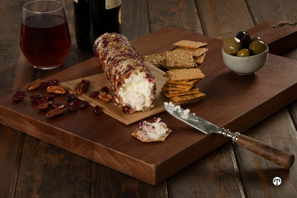 Delight holiday guests with this easy appetizer of goat cheese and Harvest Stone® crackers. (NAPS)