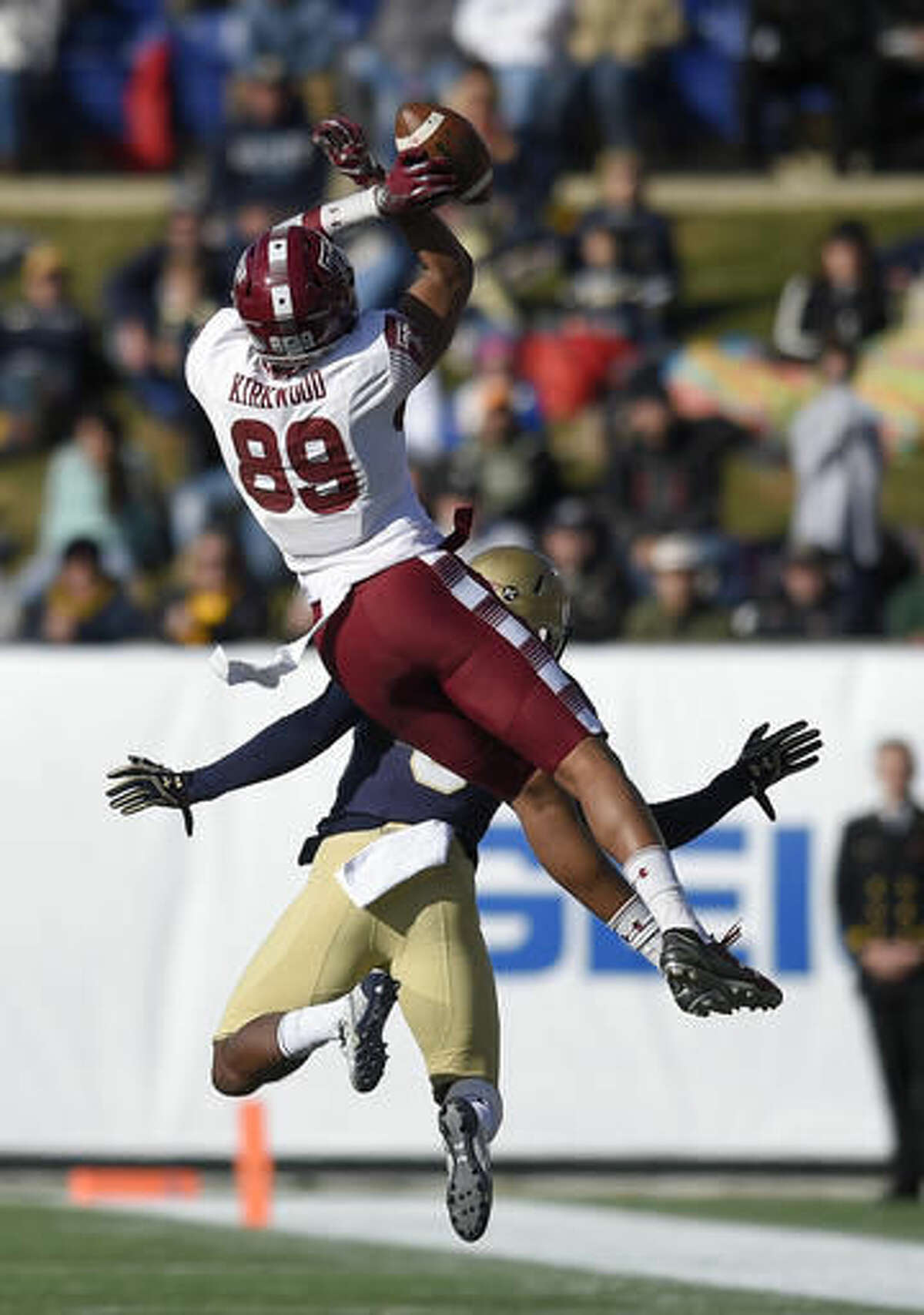 Temple wide receiver Keith Kirkwood (89) is unable to make a catch as Navy cornerback Jarid Ryan, back, defends during the first half of the American Athletic Conference championship NCAA college football game, Saturday, Dec. 3, 2016, in Annapolis, Md. (AP Photo/Nick Wass)