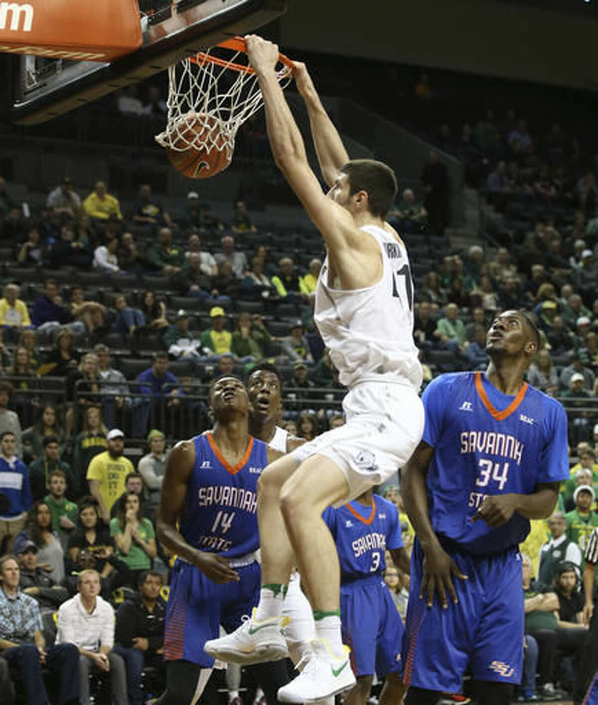 Oregon's Roman Sorkin, center, dunks against Savannah State during the second half of an NCAA college basketball game Saturday, Dec. 3, 2016, in Eugene, Ore. (AP Photo/Chris Pietsch)