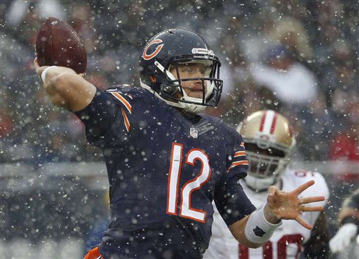 Chicago Bears quarterback Matt Barkley (12) throws a pass during the first half of an NFL football game against the San Francisco 49ers, Sunday, Dec. 4, 2016, in Chicago. (AP Photo/Nam Y. Huh)