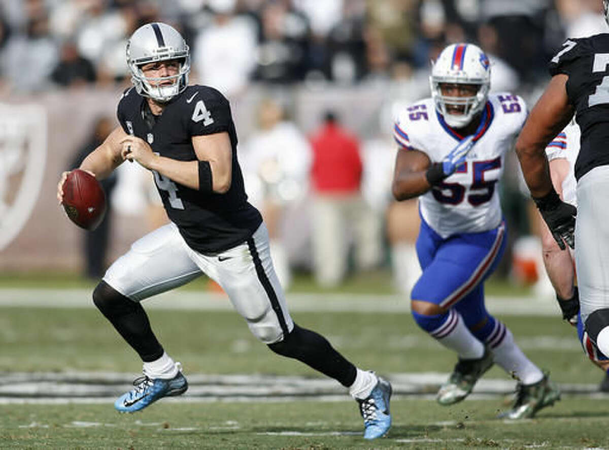 Derek Carr leads another rally for Raiders in 38-24 win over Bills