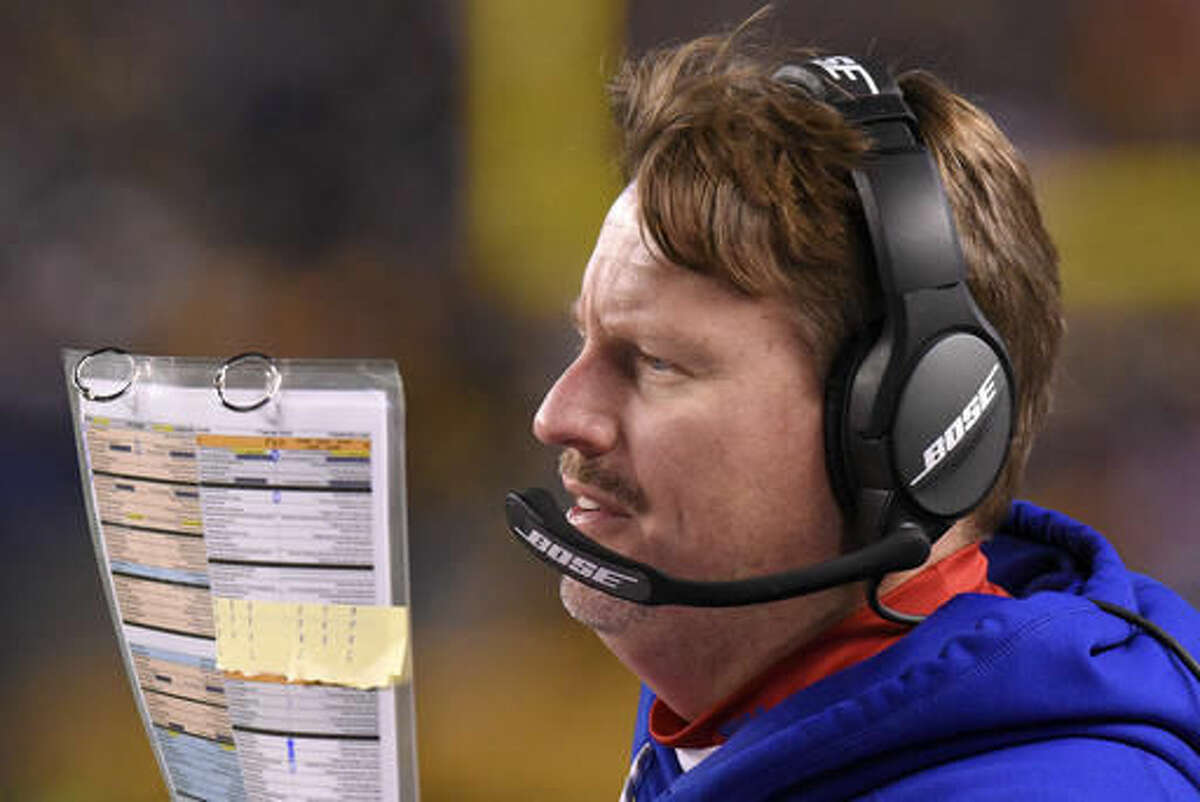 New York Giants head coach Ben McAdoo stands on the sideline during the first half of an NFL football game against the Pittsburgh Steelers in Pittsburgh, Sunday, Dec. 4, 2016. (AP Photo/Don Wright)