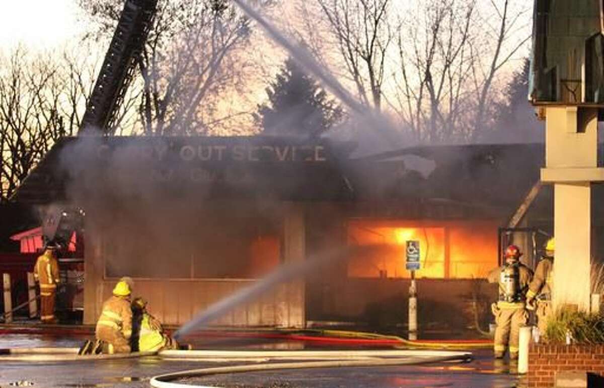 Breaking News: Main Street Restaurant Fire – Historic Buildings At Stake! - 93uxxd0