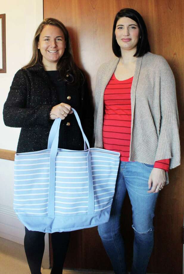 Darien Designer Donates 2 000 Tote Bags To New Moms Darien Times