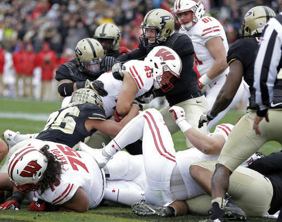 Early Scoring Flurry Sends No 6 Wisconsin Past Purdue 49 20 The