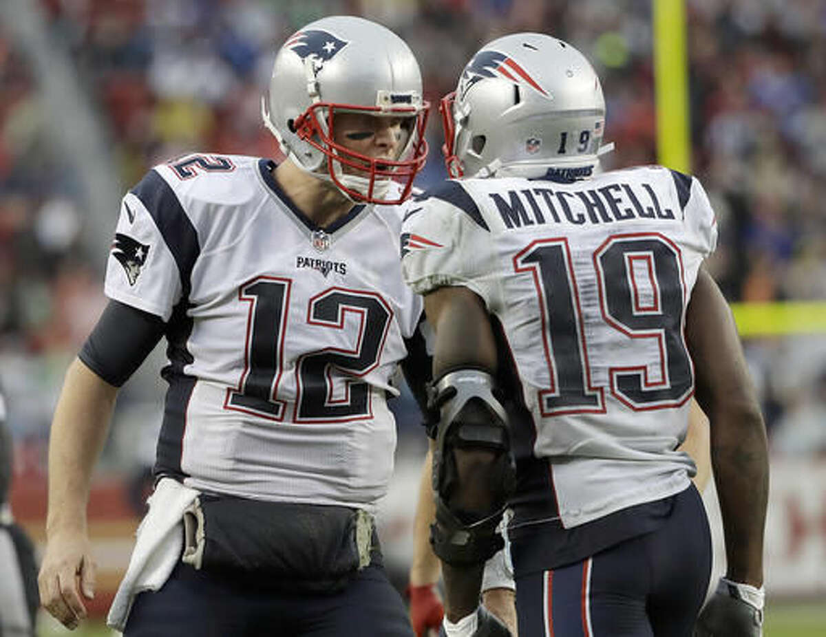 New England Patriots quarterback Tom Brady (12) throws a pass in the second  quarter against the