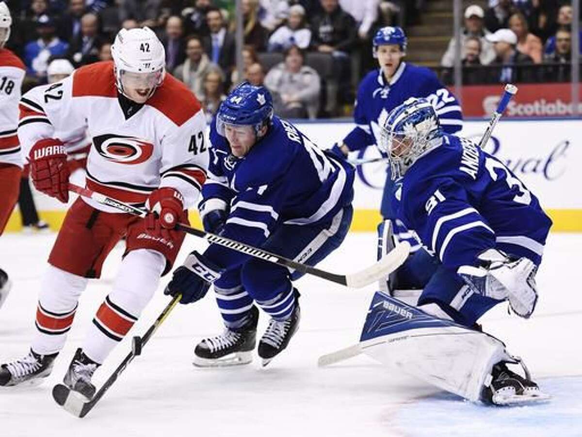 Stalberg scores SHG, Canes top Leafs for 5th straight win