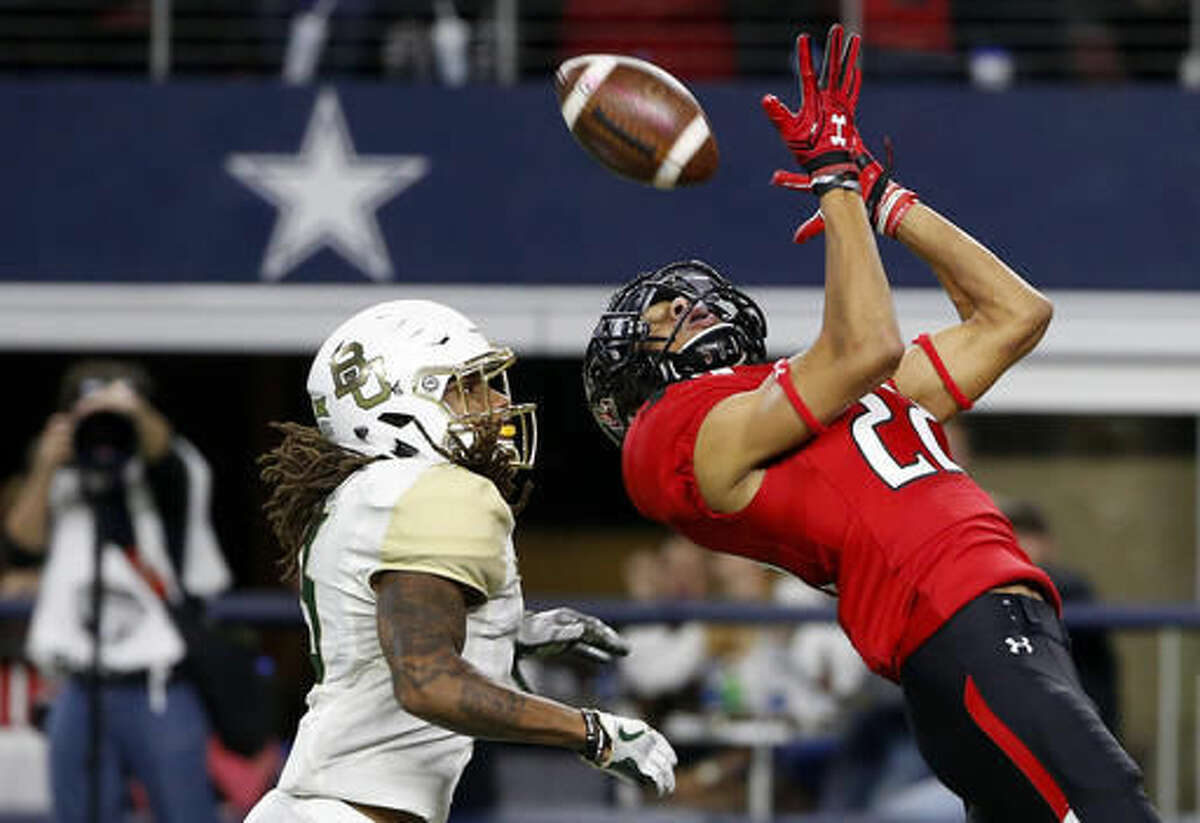 Mahomes 6 TD passes in Texas Tech finale, 54-35 over Baylor