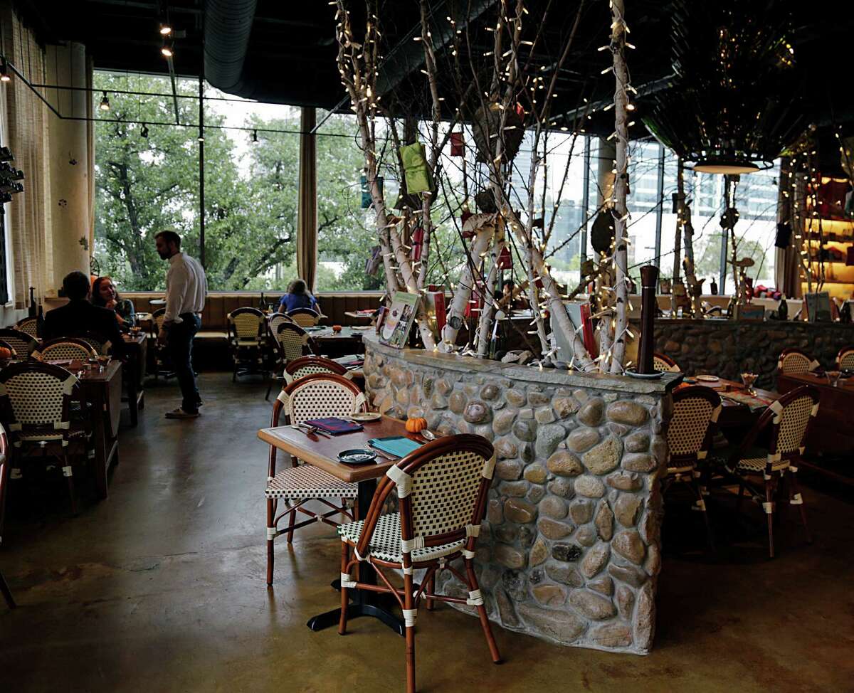 Review Dallas import Rise No. 2 is high on souffles and charm