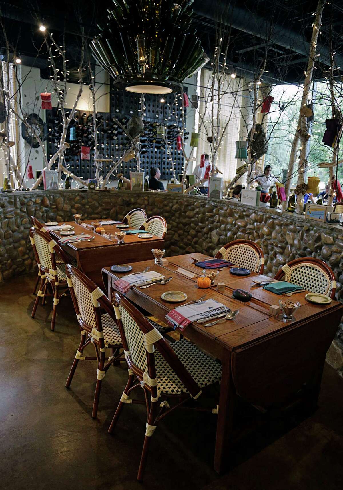 Review Dallas import Rise No. 2 is high on souffles and charm