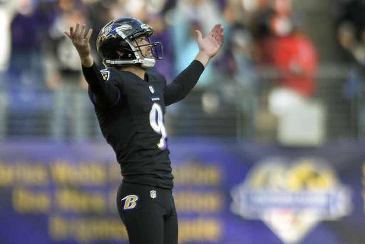 Baltimore Ravens kicker Justin Tucker (9) celebrates his field goal during the first half of an NFL football game against the Baltimore Ravens in Baltimore, Sunday, Nov. 27, 2016. (AP Photo/Nick Wass)