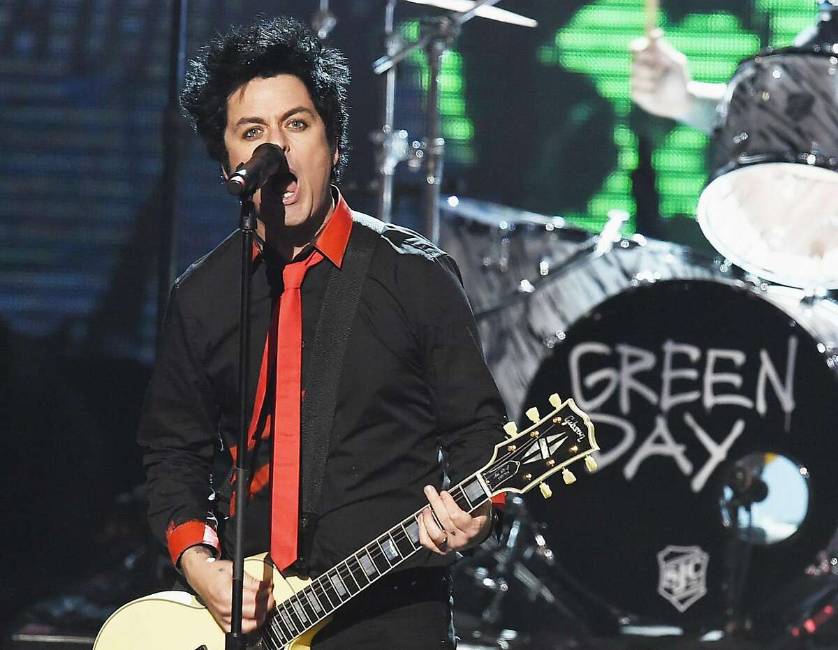 LOS ANGELES, CA - NOVEMBER 20: Musician Billie Joe Armstrong of Green Day performs onstage during the 2016 American Music Awards at Microsoft Theater on November 20, 2016 in Los Angeles, California. (Photo by Kevin Winter/Getty Images)