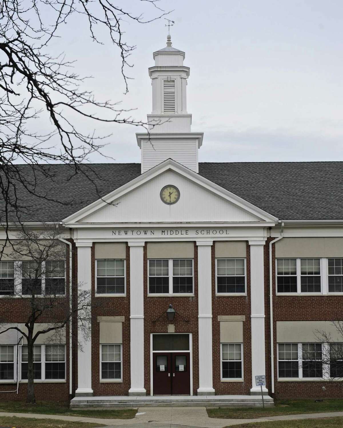 Board of Education votes to keep Newtown Middle School open