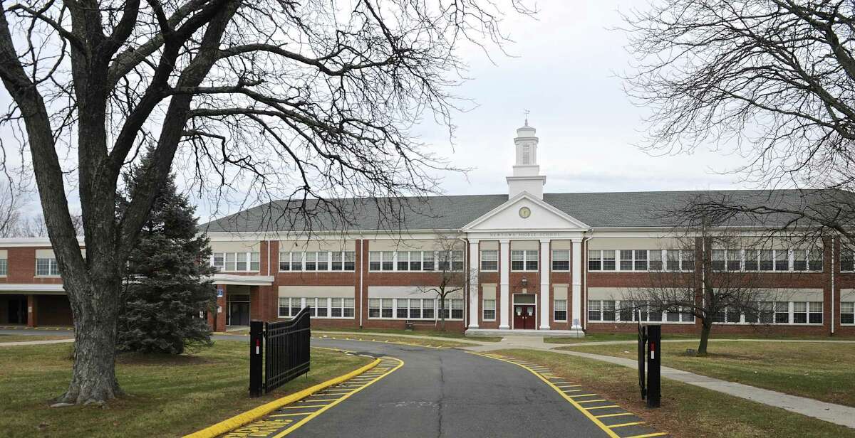 Board of Education votes to keep Newtown Middle School open