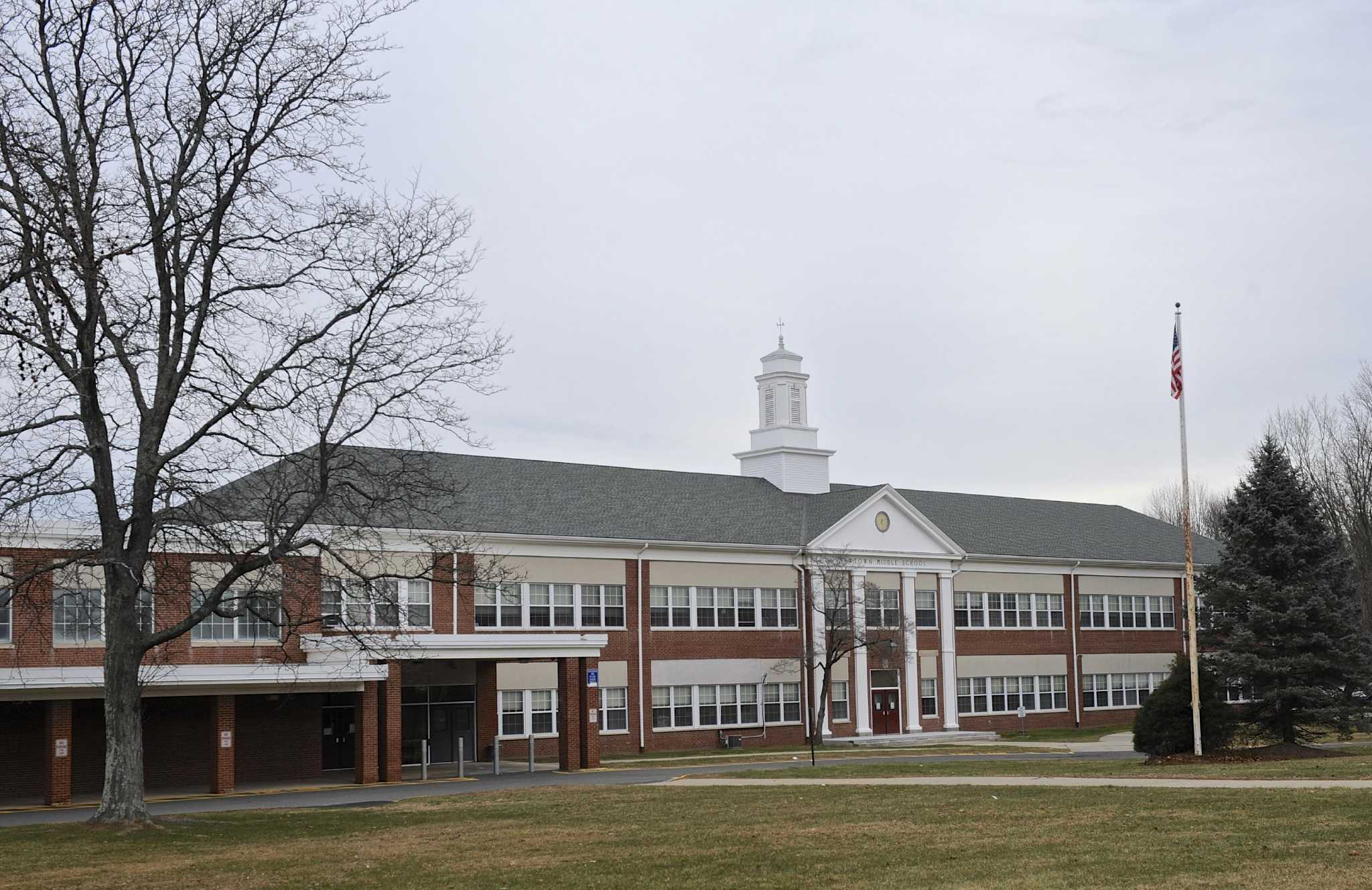 Newtown school board recommends constructing new middle school