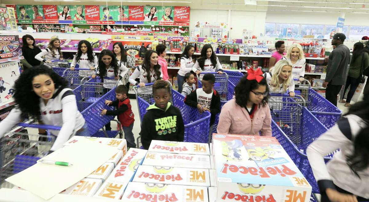 Houston teens get shopping spree