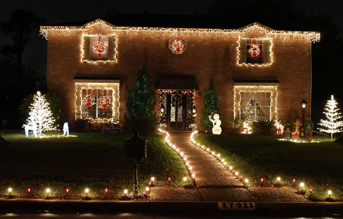 Prestonwood Forest neighborhood lights up the holidays