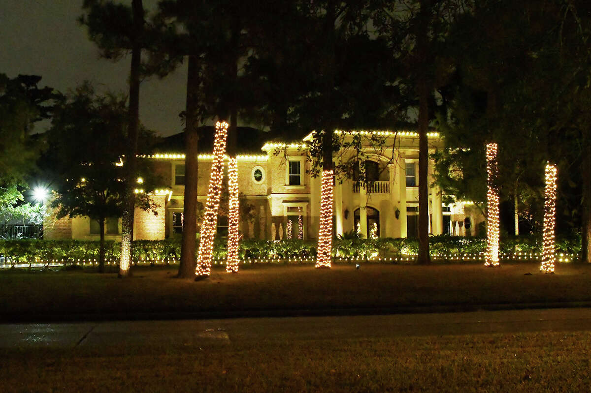 Prestonwood Forest neighborhood lights up the holidays