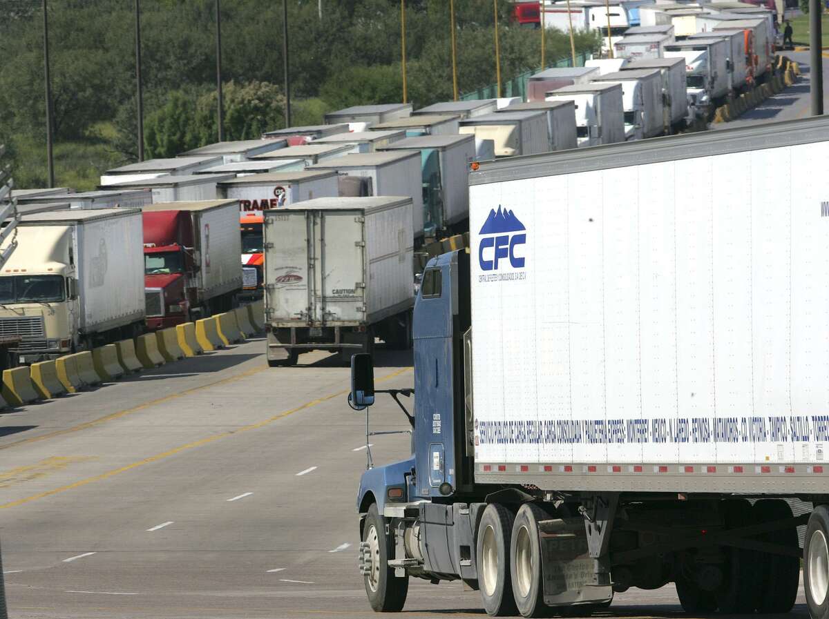 Truck traffic at the World Trade Bridge in Laredo in 2008. It wasn’t until 2015, that Mexican trucks were allowed to haul past a 25-mile limit above the border, in violation of NAFTA.