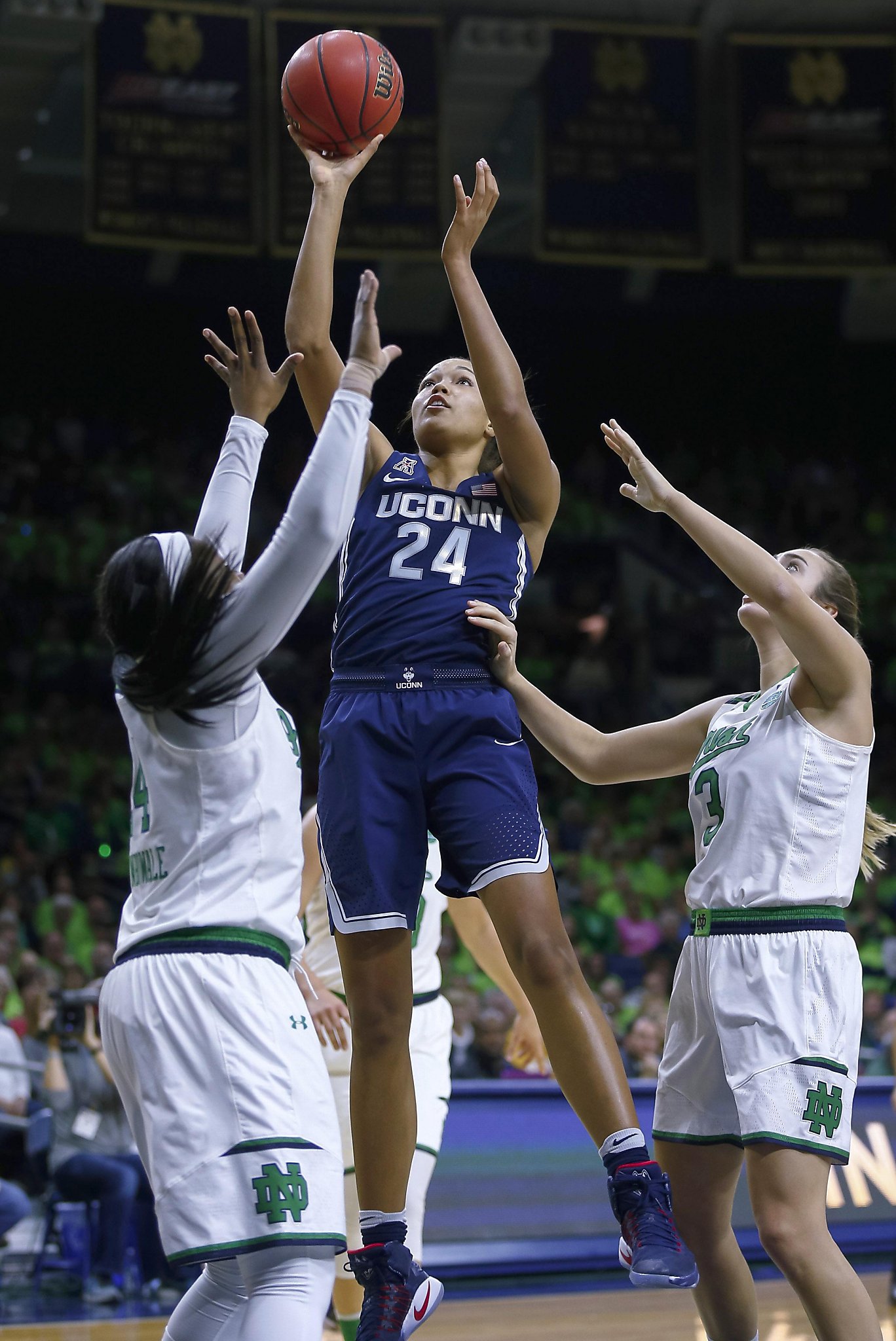 Uconn Defeats Notre Dame In Matchup Of Top Womens Teams 8256