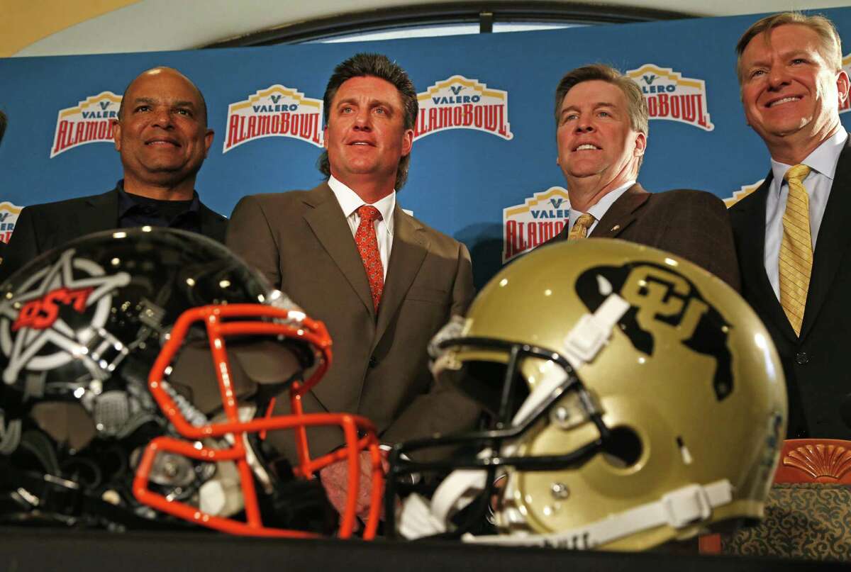 Coaches for the Valero Alamo Bowl — Oklahoma State’s Mike Gundy (left) and Colorado’s Mike MacIntyre — conduct their first news conference at The Club at Sonterra on Dec. 8, 2016. On far left is Lamont Jefferson and on far right is Gary Simmons.