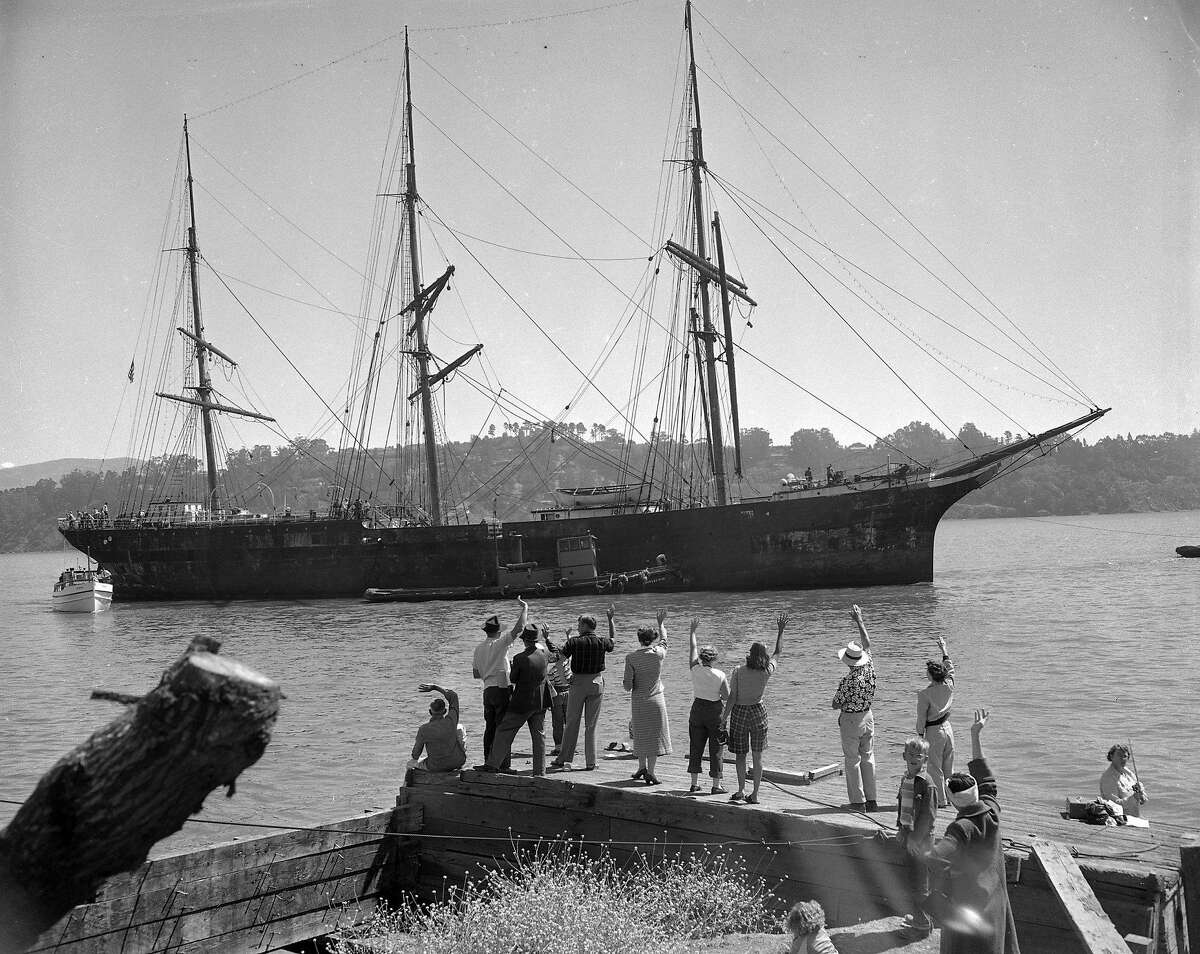 1954年7月12日，巴尔克鲁塔(太平洋女王号)被旧金山海事博物馆购买后，从索萨利托拖出