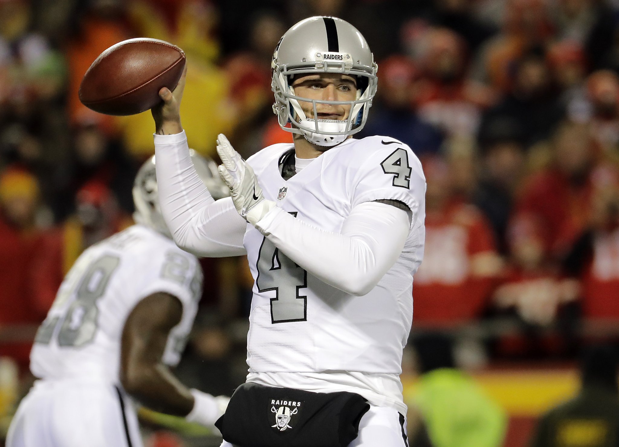 Off-target Derek Carr can't validate MVP chatter