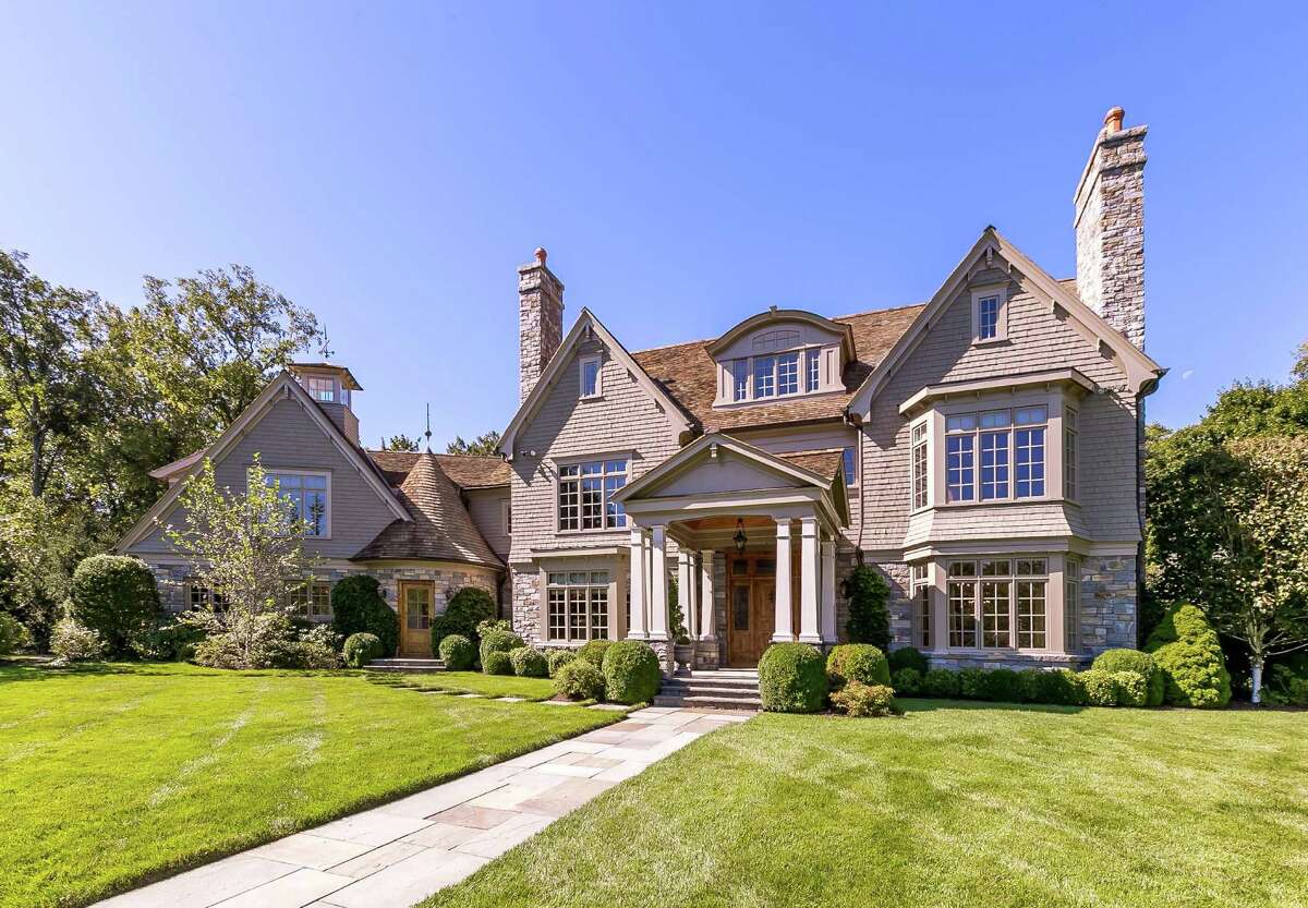 On the Market New Canaan home strikes as spohisticated