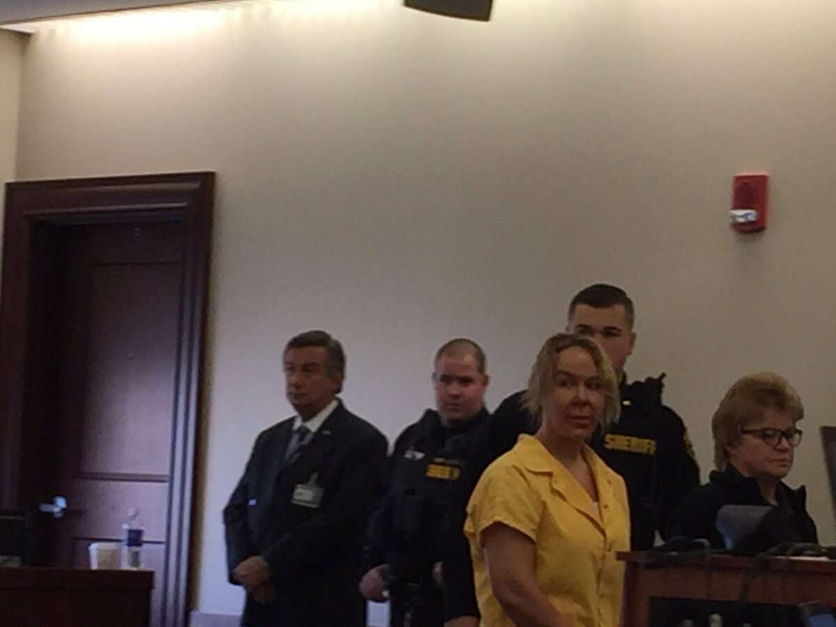 Woman charged in twin's Hawaii death waives extradition