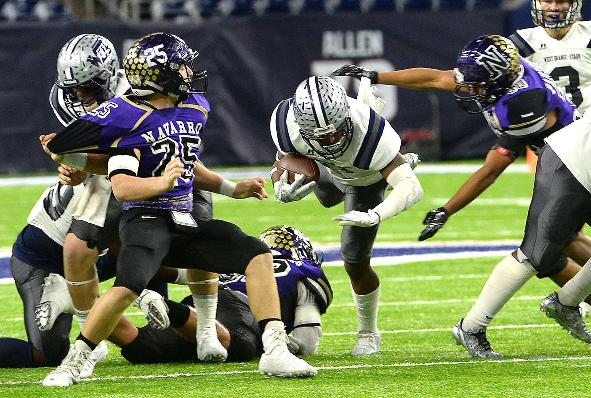 West Orange-Stark rolls past Navarro in state semifinals