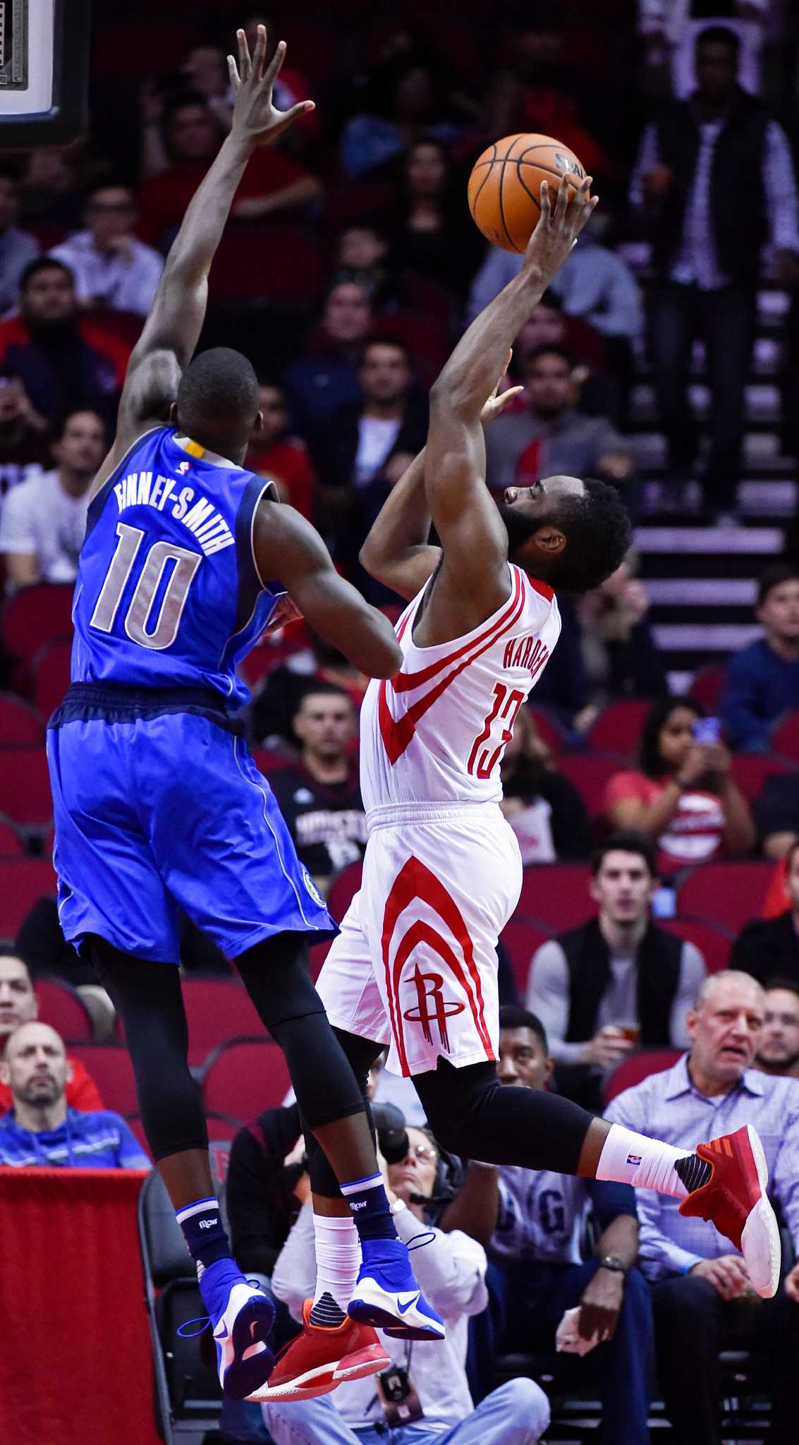 Rockets keep rolling with rout of Mavericks