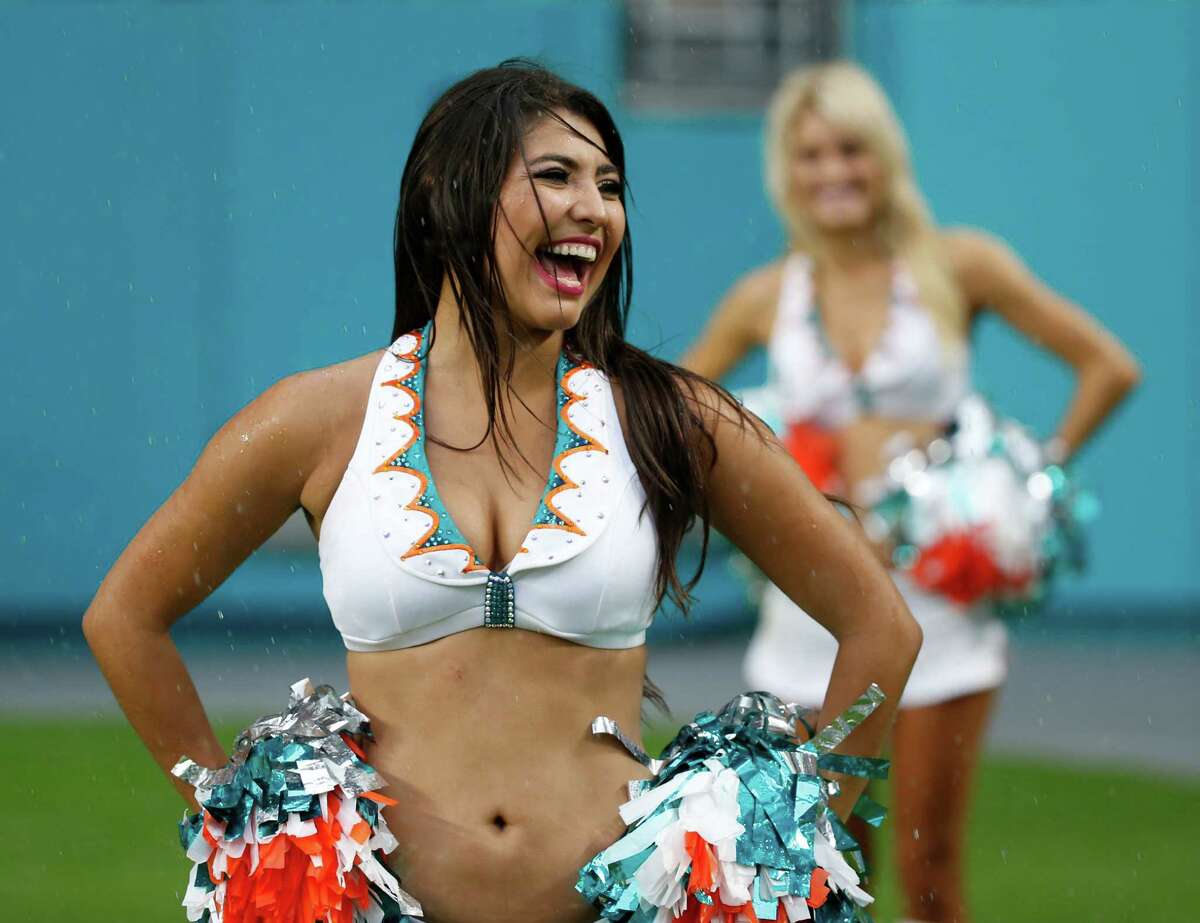 NFL cheerleaders, Week 14